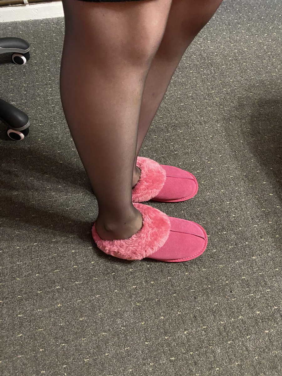 Sarah85Jane's tweet photo. Photos of me wearing both pairs tell me which ones you prefer https://t.co/PqMRL5r5gZ