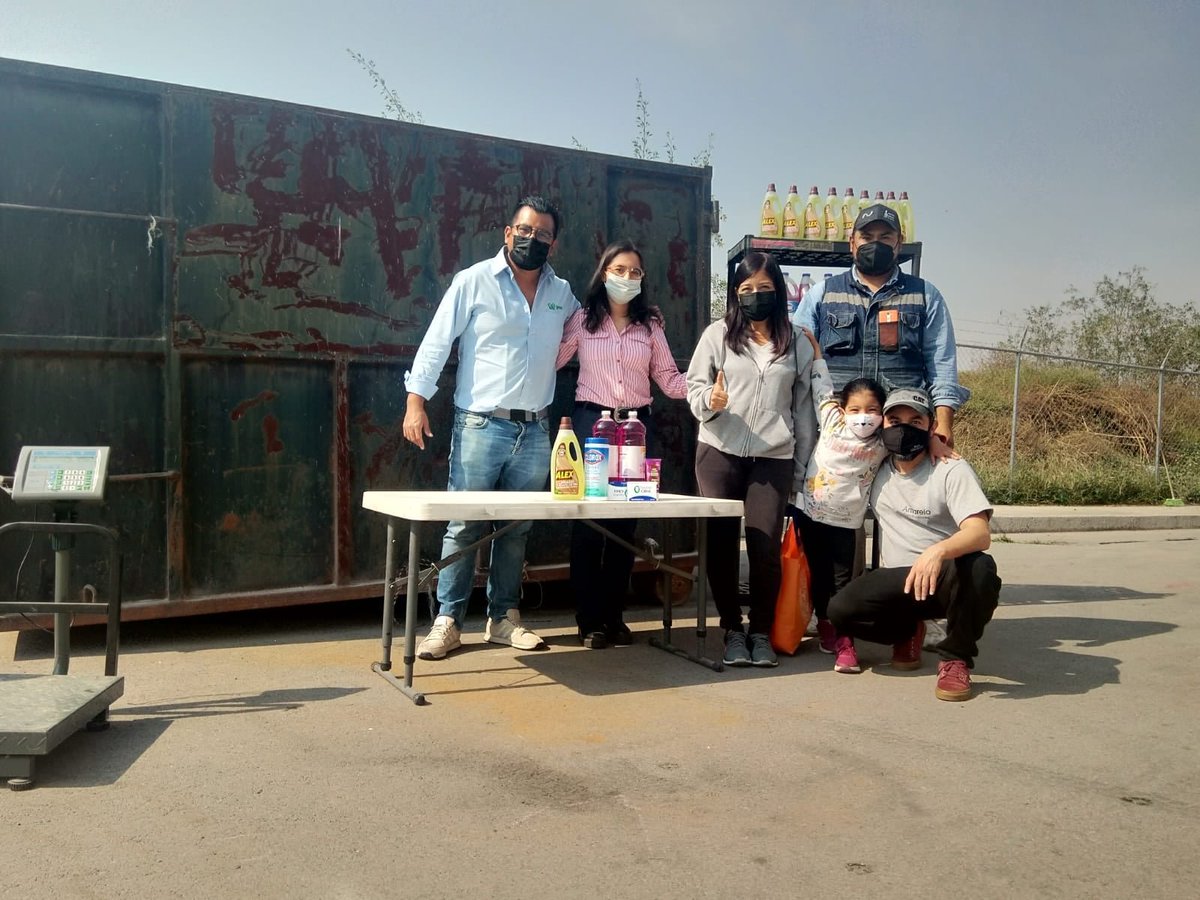 geeci_mx's tweet photo. Primera jornada de acopio GEECI y @secotsol este sábado 18 de diciembre en el almacén recicla y recibe en el Fraccionamiento Real Verona, Tecámac, Estado de México.♻🧴Gracias a los asistentes y a las empresas que participan en GEECI para hacerlo posible♻🧴
#Canipec https://t.co/s4589G0qzd