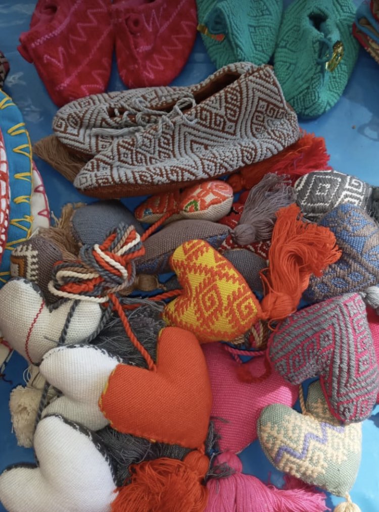 YisimJ's tweet photo. Aún estás a tiempo de adquirir o regalar 🧵 🧶 hecho a mano,  estaremos en Avenida México - Coyoacán 343, Xoco, ( a unos pasos de la Cineteca ) ✨ en los horarios de 10 a 18:00 hrs. 💥💫 apoya el #comerciojusto y #directodelproductor 🙌🏾 https://t.co/nW5Bl569ZM