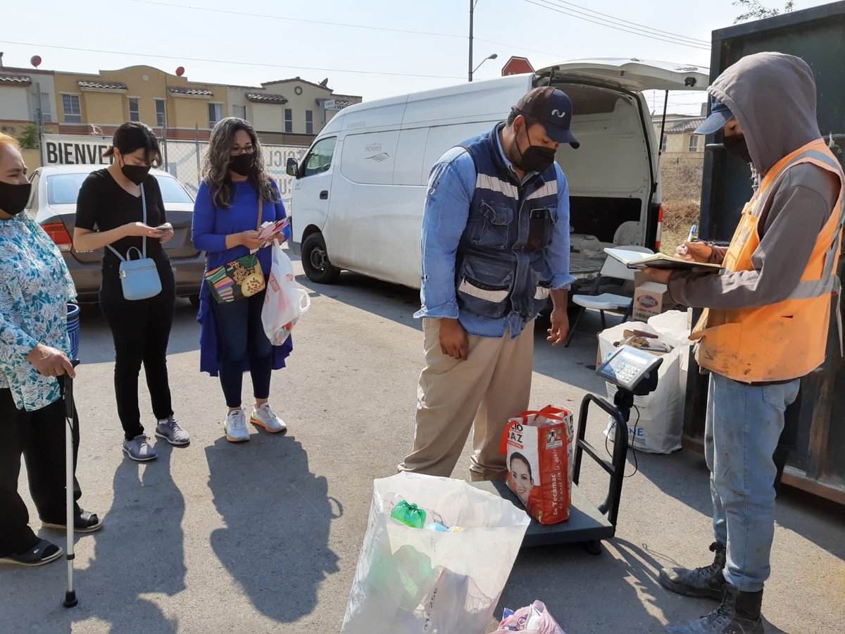 geeci_mx's tweet photo. Primera jornada de acopio GEECI y @secotsol este sábado 18 de diciembre en el almacén recicla y recibe en el Fraccionamiento Real Verona, Tecámac, Estado de México.♻🧴Gracias a los asistentes y a las empresas que participan en GEECI para hacerlo posible♻🧴
#Canipec https://t.co/s4589G0qzd