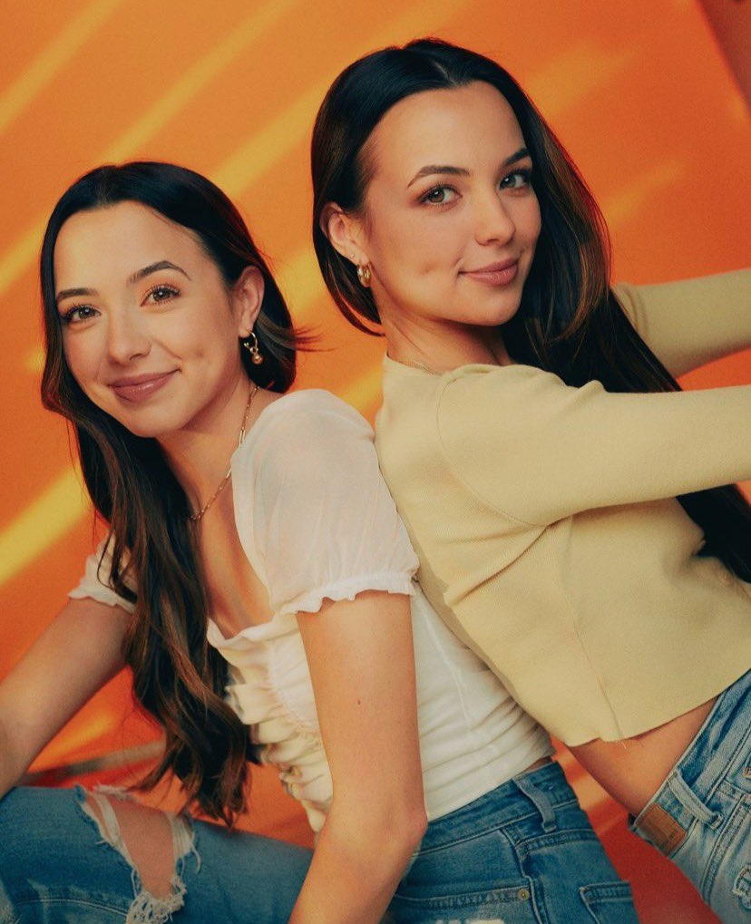 lolmerrell's tweet photo. pretty gals 🥰 https://t.co/i9O8JRx8ej