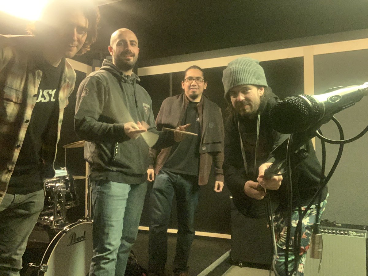 A scene from last weeks practice, check check 🎤 🤘🏻sounding good 🎸 🪘 #thevigil #hamburg #practice #music #rock #studio #germany #band #live