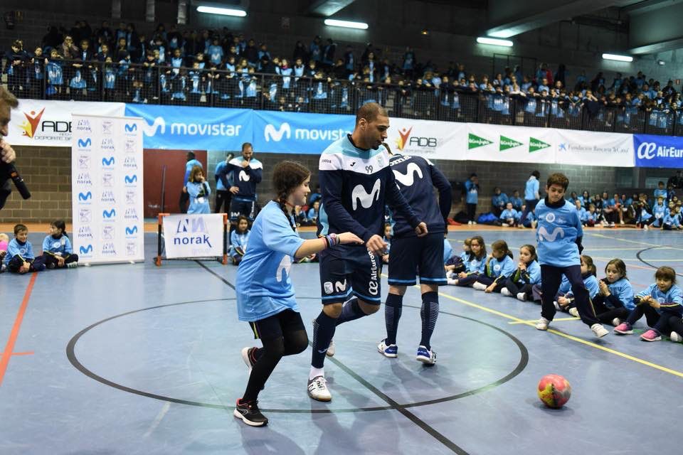 VedrunaInter's tweet photo. VÍDEO RESUMEN | Gira Movistar Megacracks @InterMovistar en Colegio Santa Joaquina de Vedruna. 
Seguímos fomentando el futsal con acciones que activan el deporte escolar. Vedruna #EscuelasInter https://t.co/qcnun3mAB4