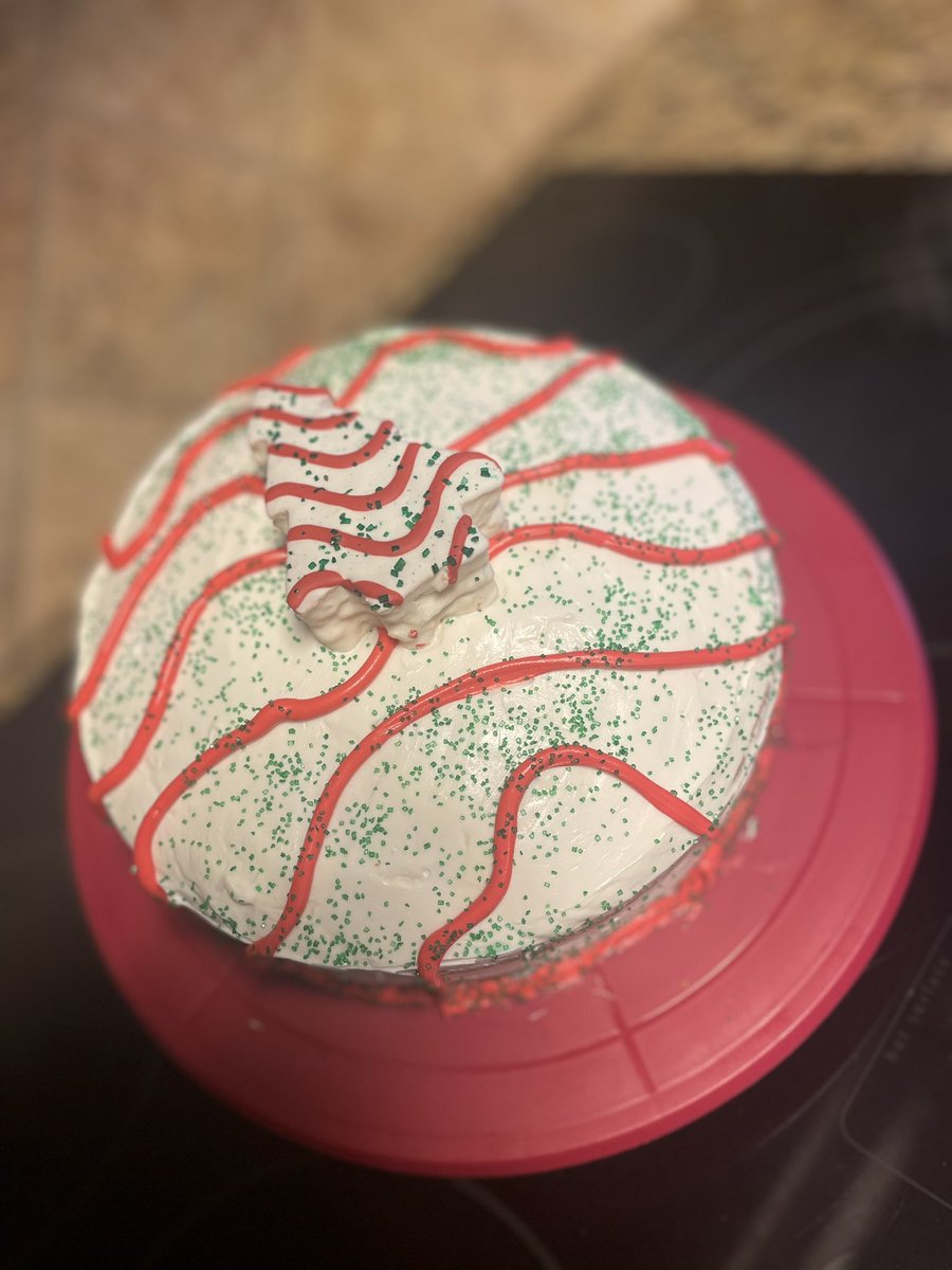 JillianFertig's tweet photo. An update to my @LittleDebbie Christmas tree cake addiction. Yep, we baked tree cakes in between the two actual cake layers. 😍 https://t.co/fjfThLMKWy