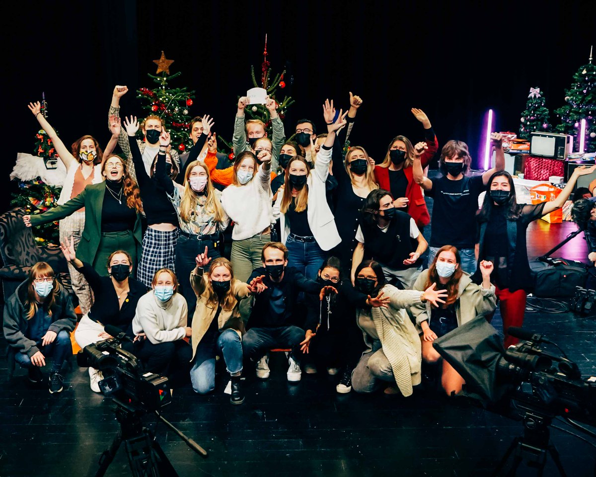 GLiveshow's tweet photo. Team averECHTs. 👊🏻❤️ https://t.co/RSjsD6cEvH
