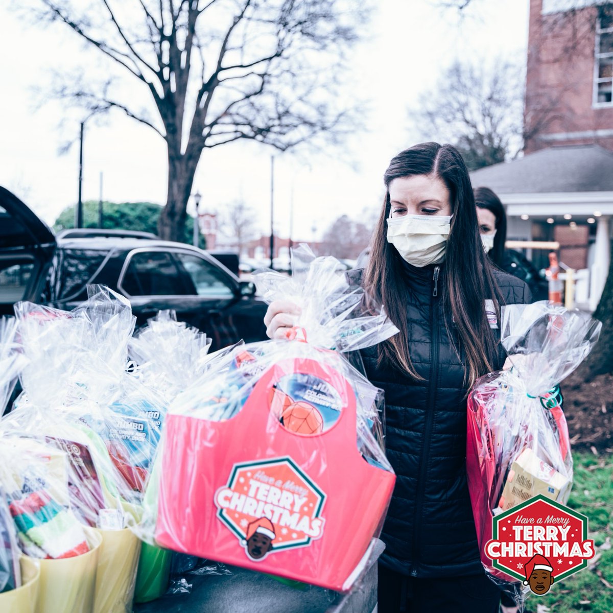 hornets's tweet photo. For Day 4 of Terry Christmas, we dropped off 30 brave baskets for families spending the holiday at @NovantHealth Hemby Children's Hospital. These care packages are filled with coloring books, legos, card games, fuzzy socks, stuffed animals &amp; more! 💜 

#SwarmToServe x @T_Rozzay3 https://t.co/98RScTHhls