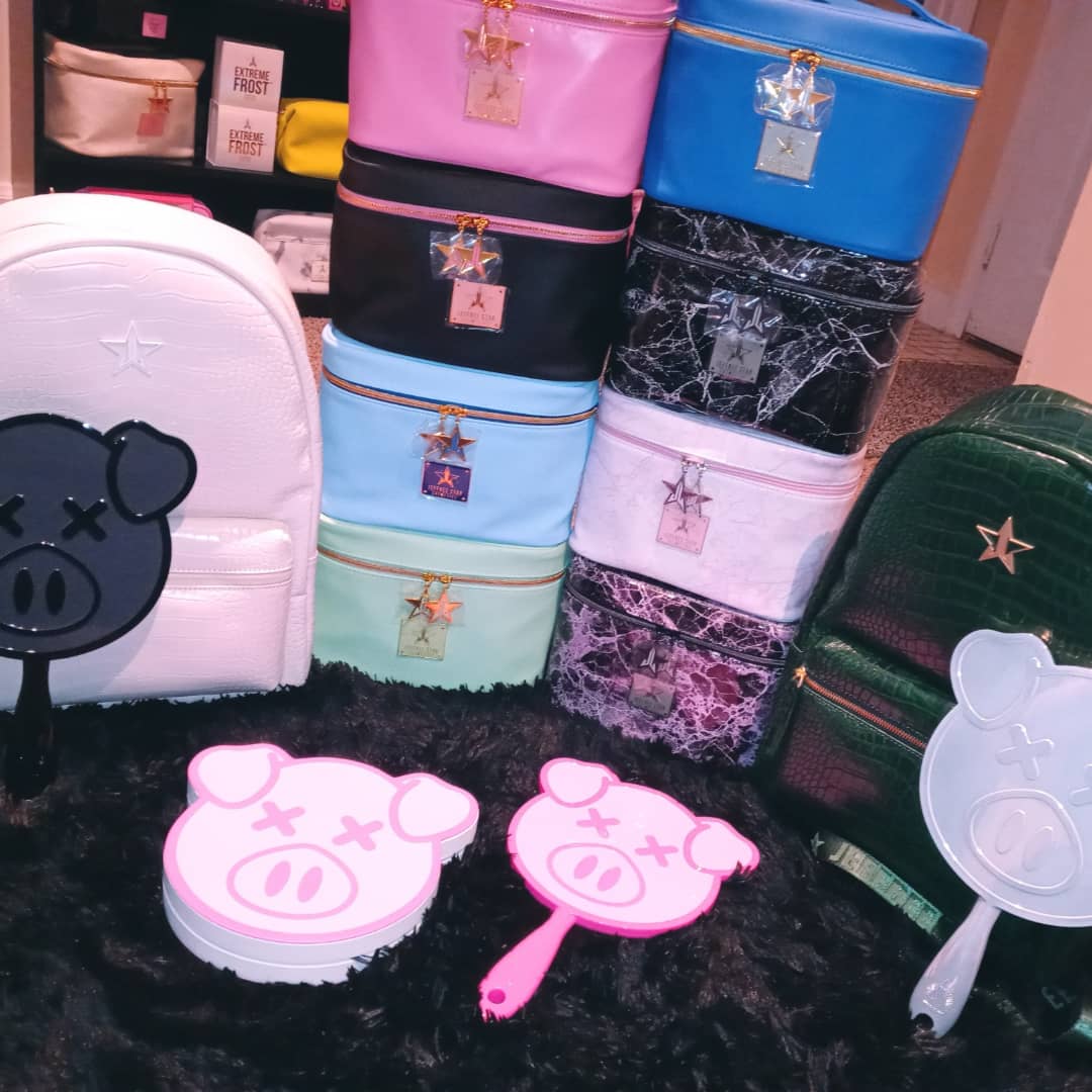 Keishayates12's tweet photo. My first order from jeffrees 12 days of christmas just arrived! Im so excited to add to my collection. Everything is so beautiful as usual! This is my christmas present for working so hard. ❤❤❤😍😍😍 #jeffreestarcosmetics #Christmas #HappyHolidays #Christmas2021 https://t.co/vQNRyJBmLa