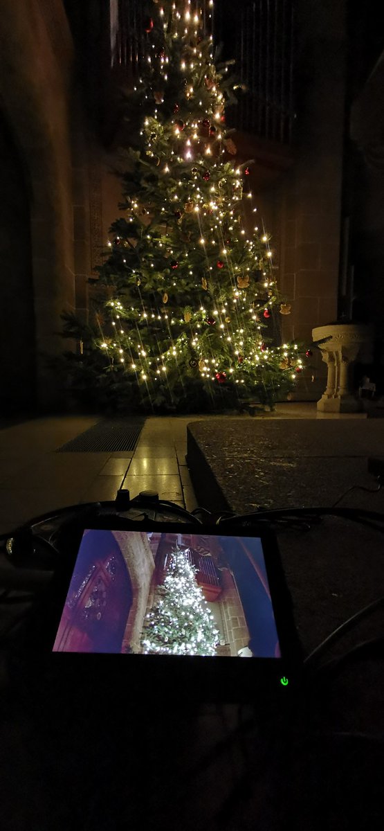 #makingof #weihnachtsbaumlivestreaming 🌲 aus der <a href="/peterskirche/">Peterskirche Weinheim</a>. morgen um 15 uhr geht's los: youtu.be/VOweGfkeP-Q