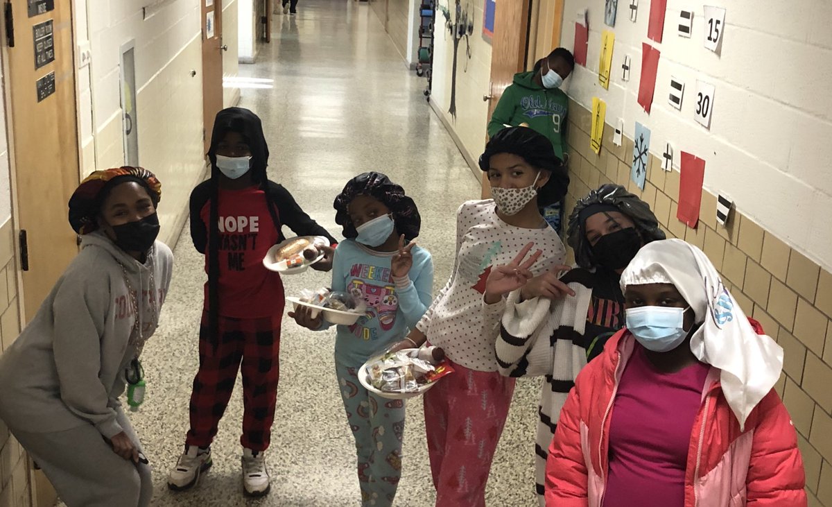 It’s pajama day and this group rocked the bonnets! What a spirited bunch! <a href="/_msrichards/">Jocelyn Richards</a> #marsstars