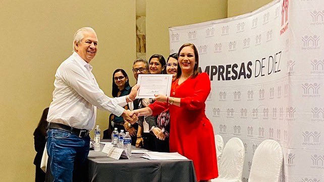 cmiccolima2's tweet photo. Agradecemos a @Infonavit el reconocimiento otorgado a #CMICColima por la colaboración en actividades de Fortalecimiento y Desarrollo Institucional de la Gerencia de Recaudación Fiscal Infonavit Colima, https://t.co/Hf49iwcuTn