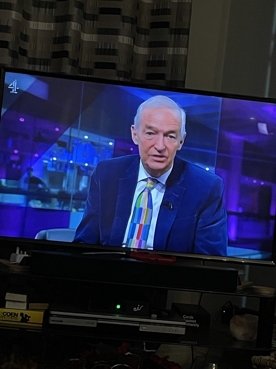 LeftHandElaine's tweet photo. Watching @jonsnowC4 last broadcast for @Channel4 news with @dick2810. Been watching this news with my dad for 31 years. End of an era https://t.co/4i7mIGWCub