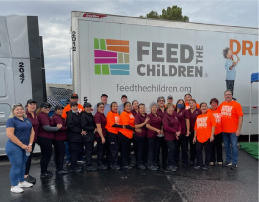 envisiongroupUS's tweet photo. During the summer, Chartwells K12 Executive Chef Samantha Craft volunteered for Feed The Children, handing out boxes of prepacked household necessities, groceries and books. Picture here: the Tolleson, AZ stop was part of a nationwide tour. #CompassCares https://t.co/iMKEWNNHfm