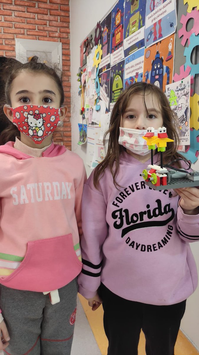elazigbahcsehir's tweet image. Robotik ve kodlama dersinde lego fiziksel modelleme konusuyla öğrencilerimiz "dişli çark" modelini tasarlayarak makine çalışma prensiplerini inceliyorlar🤖

✅Yaparak yaşayarak öğrenme 
✅Somut öğrenme 

#bkcoding
#bahcesehirkodluyor