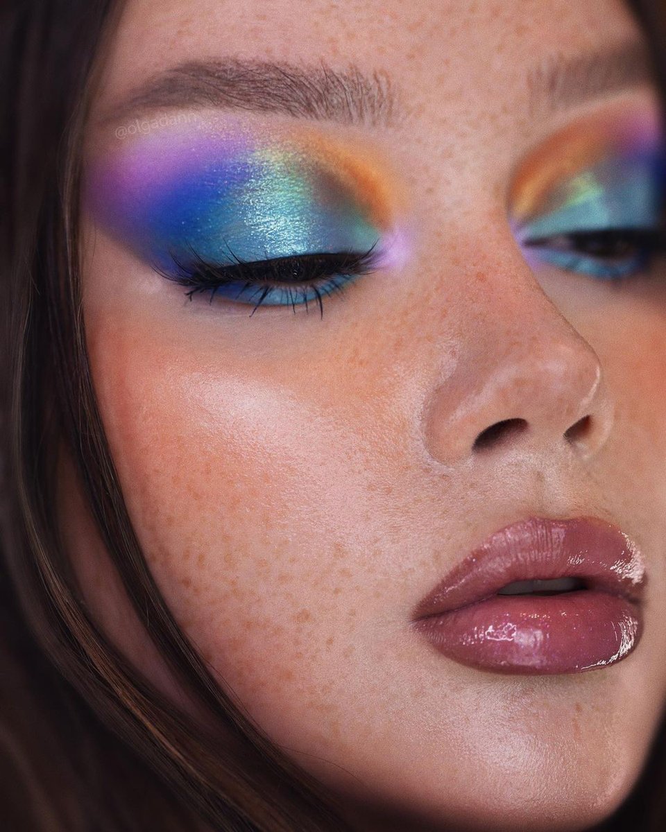 MorpheBrushes's tweet image. SHOW THAT GLOW @olgadann💡wearing the MORPHE X @avanigregg  WHOA GLOW FACE &amp;amp; BODY ILLUMINATOR ($12 usd)​

What’s your fave #MorphexAvani product?👇​

#morphe #morphebrushes