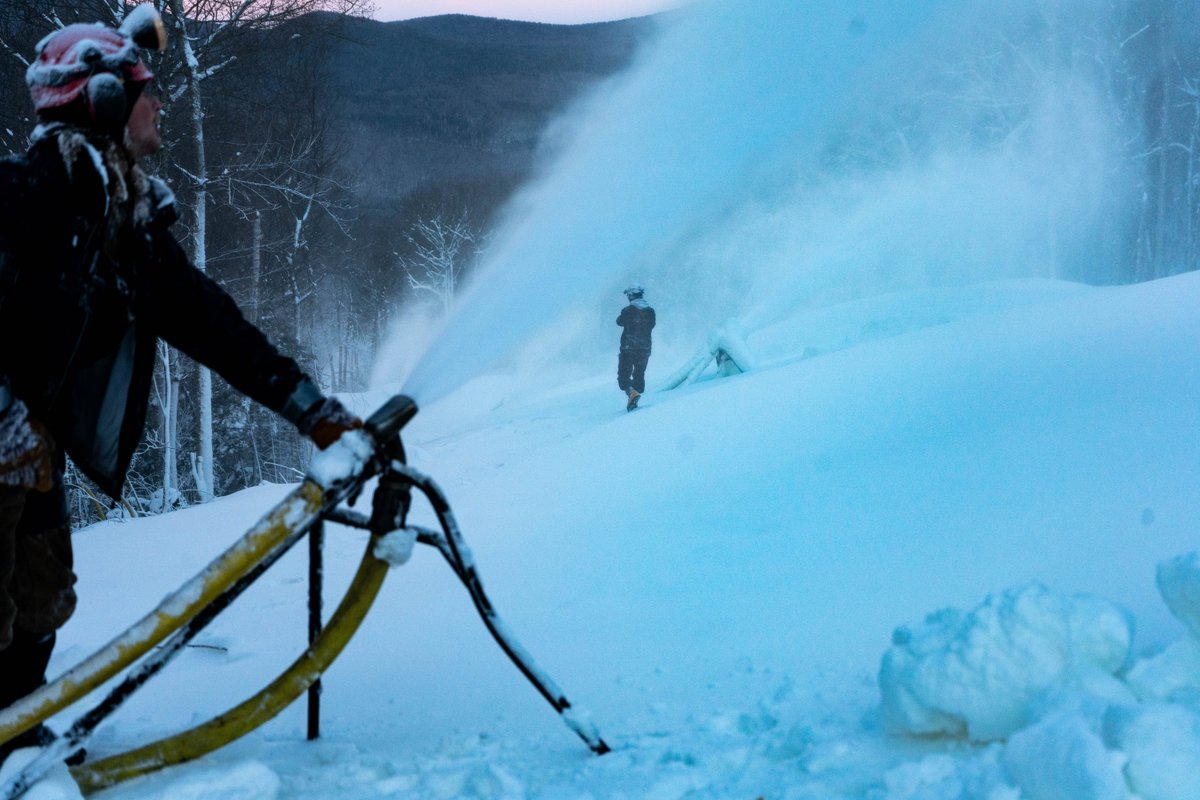 waterville's tweet photo. Until Old Man Winter cooperates, our snowmakers will be out here working day and night so you can burn some turns! Will we see you this weekend? #watervillevalleyresort #snowmakers #visitwatervillevalley #skiing #watervillenewhampshire #skitheeast #thinksnow #seeyouontheslopes https://t.co/naYGFTqoUM