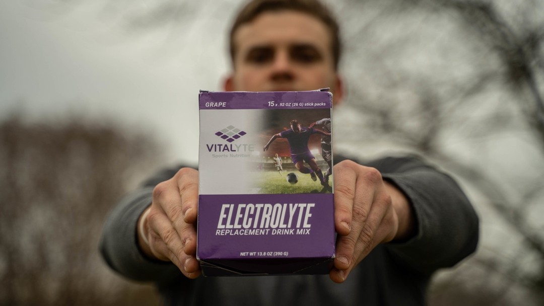 Last minute shoppers can find us in store @rei ⁠
🎅⁠
Our 25 packs single serving sticks are perfect for stocking stuffers!⁠
🧦⁠
Check our website for vendors in your area.