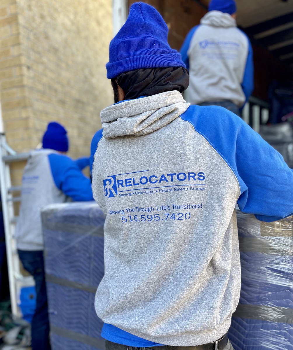 USRelocators's tweet photo. A behind-the-scenes look at some of our five-star crew in action, helping a customer move into their new home smoothly and seamlessly. 

For a free quote, call us today (516) 595-7420! https://t.co/MvsbT9Qmum