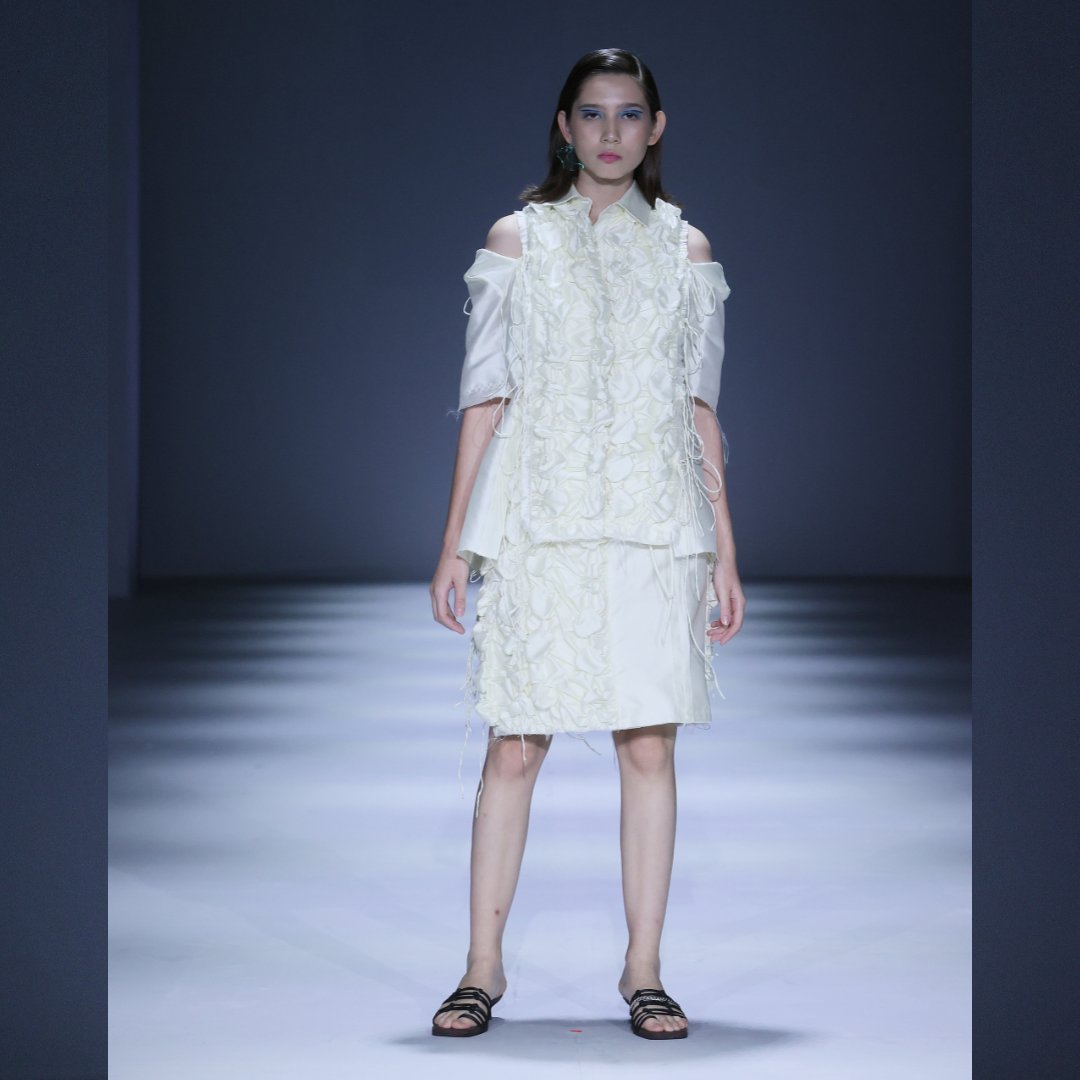 JKTfashion's tweet photo. This collection from Masou is about reflecting on simple happiness. A collection of nostalgic childhood memories that recalls the pleasure of happiness.
#JFW2022 #JakartaFashionWeek #WeAreJFW #ExcellenceInDisruption https://t.co/MdS1LAZ7Oq