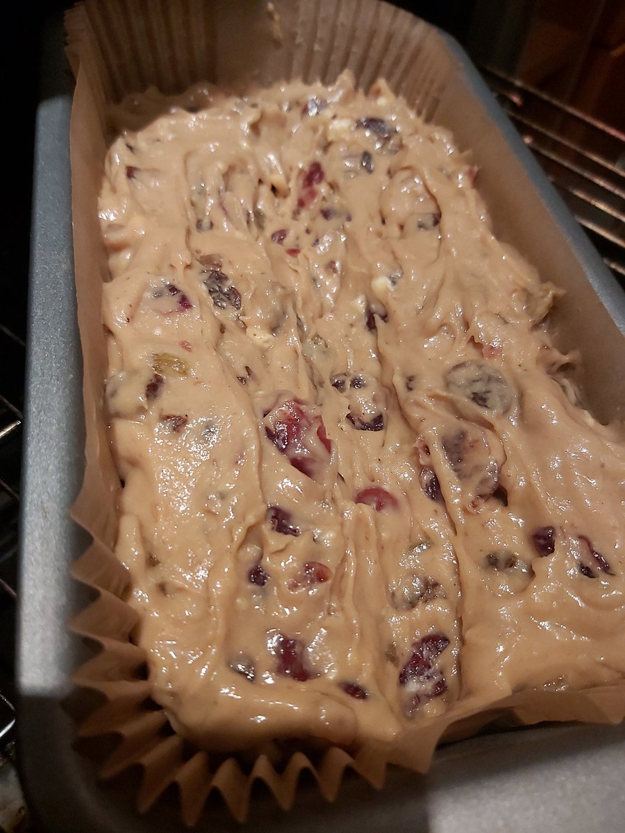 ForthHazera's tweet photo. How it started .. and how it turned out... a spicy, ginger and cranberry and blueberry and sultana and raisin and citrus zest fruit loaf. Star anise and clove and cinnamon and nutmeg. Oh...and glace cherries!
Non-alcoholic. At least the tween will try it.
#nommm https://t.co/T1mSzGUmJX