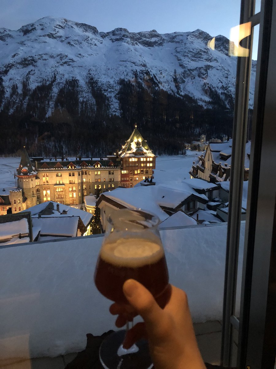 ConnorODEY's tweet photo. I like the way swiss people drink beer 😂  #wineglass #classy https://t.co/zC5GT4zO2l