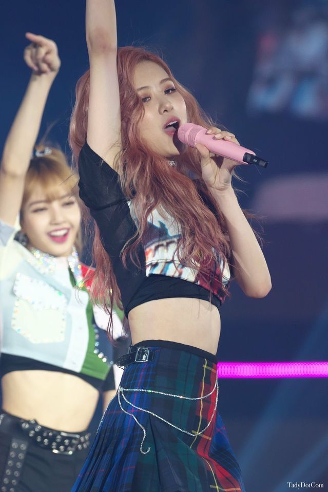 rshourly's tweet photo. #로제 #ROSÉ https://t.co/Oc9Fuw7ycs