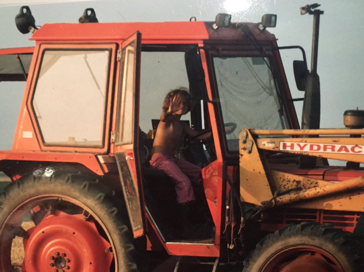 geerseh's tweet photo. @howemill I am Hannah from the Netherlands! Grew up on an arable farm and always worked there, also working on a dairy farm now because cows turn out to be really fun too 🤠🐮 https://t.co/YML7VtRbeG