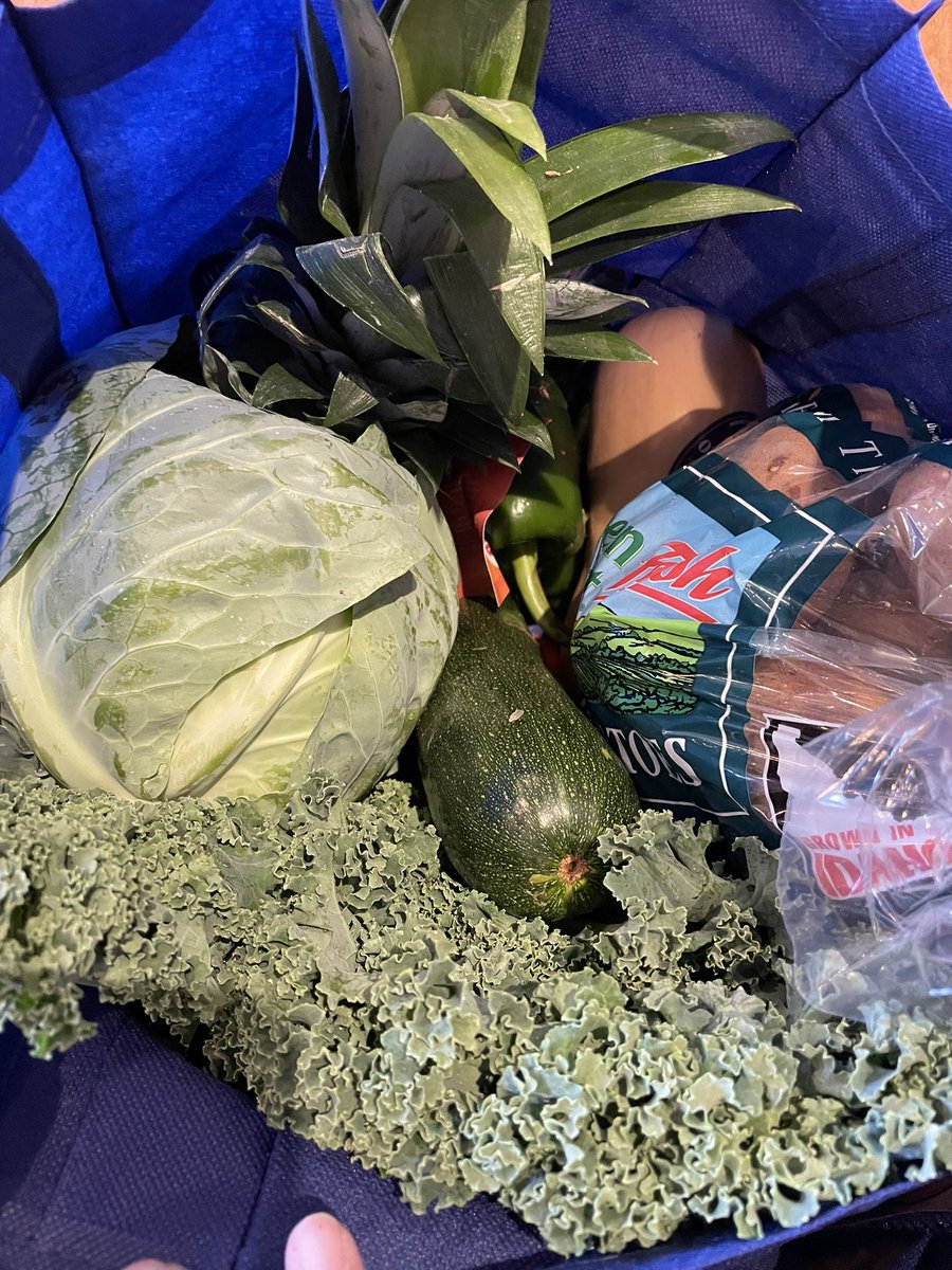 Somia_Elrowmeim's tweet photo. Thank You @JustinBrannan for helping us getting all this fresh fruit and vegetables to give it away tomorrow in the Christmas Eve for our community. #Christmas #Food_distribution #HappyHolidays https://t.co/B0ZeSadw9E