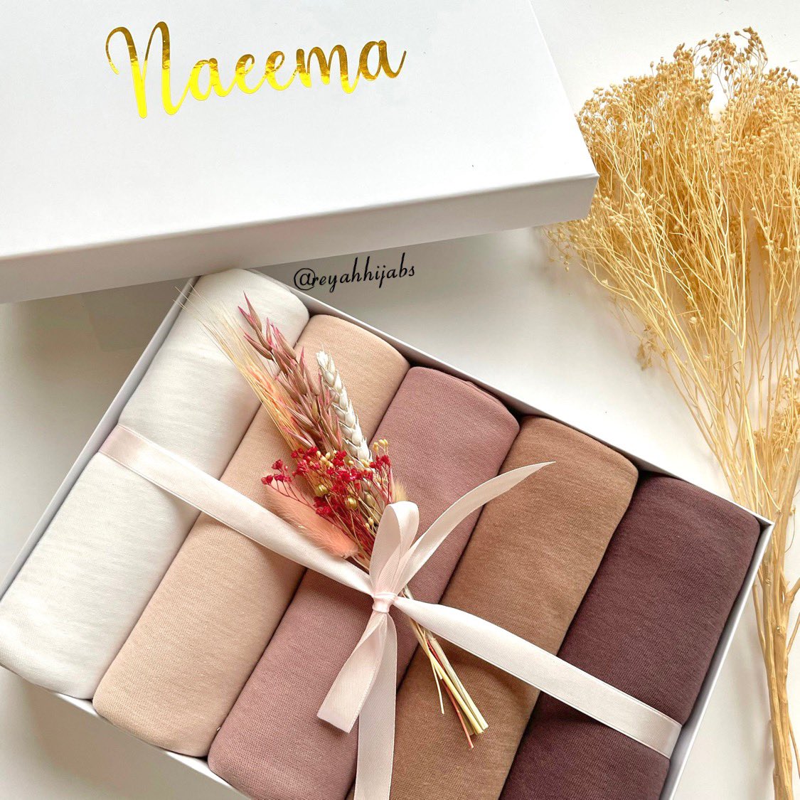 s3xyroti's tweet photo. hijab gift sets - reyahhijabs on IG 💗 https://t.co/md4ucLkWFw