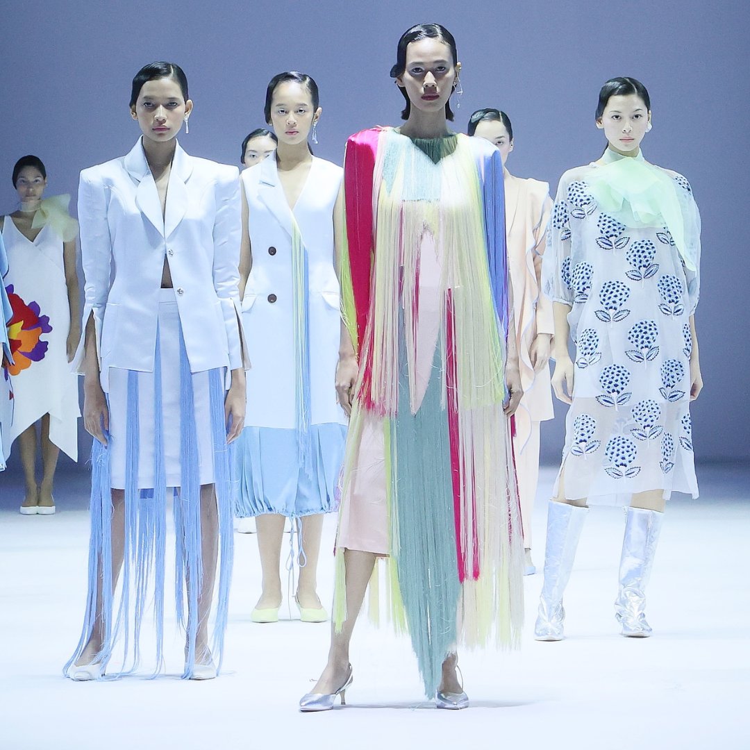 JKTfashion's tweet photo. MAJOR MINOR continues to uphold its commitment to quality by focusing on shape, technique, and fabric choice. This season offers a variety of pieces that are suited for the varied metropolitan lifestyle – from elevated shirt to occasion dress.
#JFW2022 #ExcellenceInDisruption https://t.co/4rDcZQxqqs
