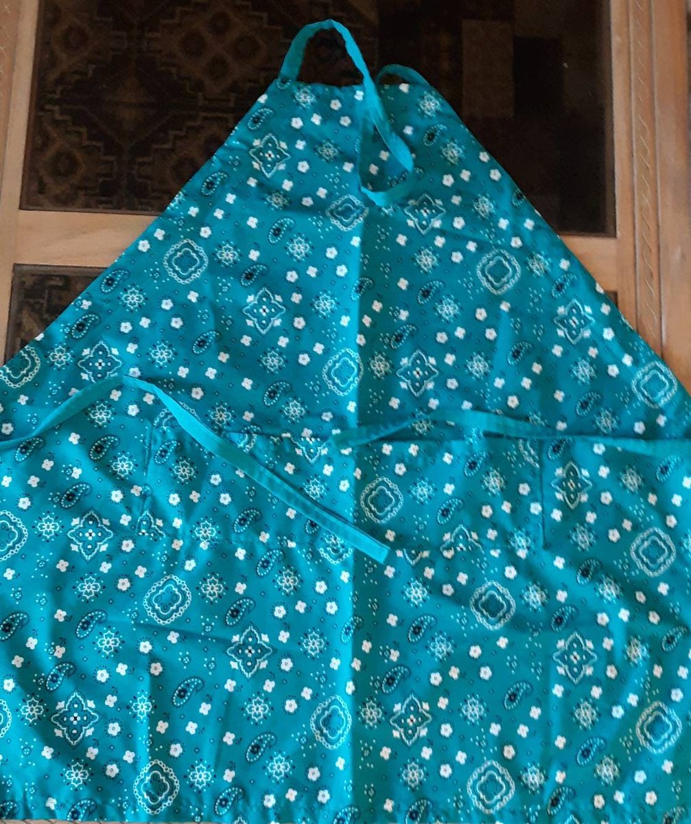 FallHolidaze's tweet photo. Handkerchief Style Apron https://t.co/GI0Iv2T8AE #FallHolidaze #Etsy #MadeInUsa https://t.co/Exmd5N3Pq8