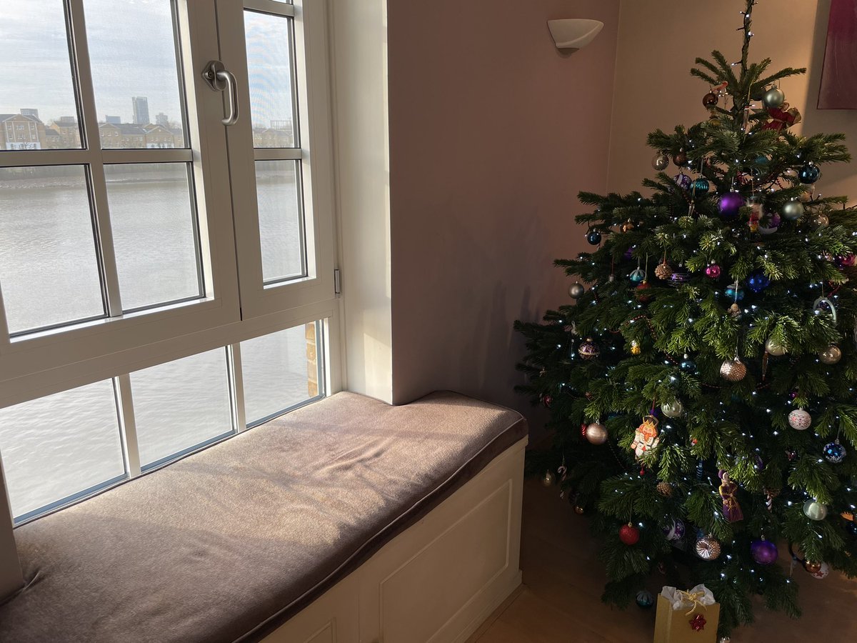 LuxeVagabonds's tweet photo. Why yes, that is the Thames River! We are so excited to have a fantastic, British Christmas! So much more to come. Happy Holidays, everyone. #Christmas #Hanukkah #Kwanzaa #London #UK @PerryPoussardJr @henryfarnam #Friends https://t.co/u3oFDJ19r8
