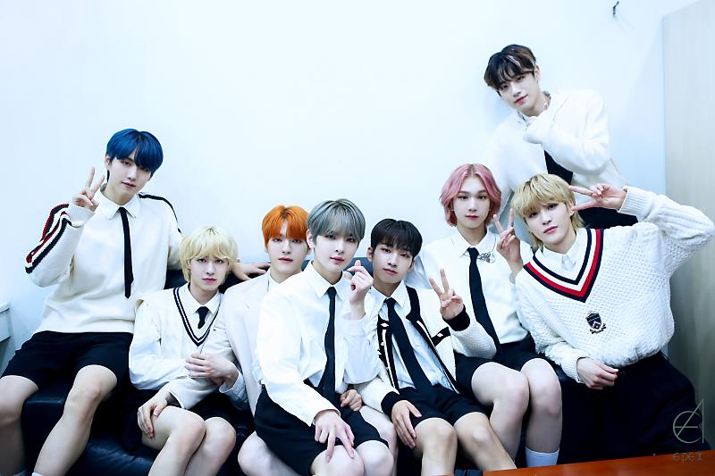 THVKHJP's tweet photo. 200 días del mejor debut del año 
Estado: triste

200 DAYS WITH EPEX
#짱펙스와_걷가_걸어_200일
#200DaysWithEPEX https://t.co/puCsDtTaLs