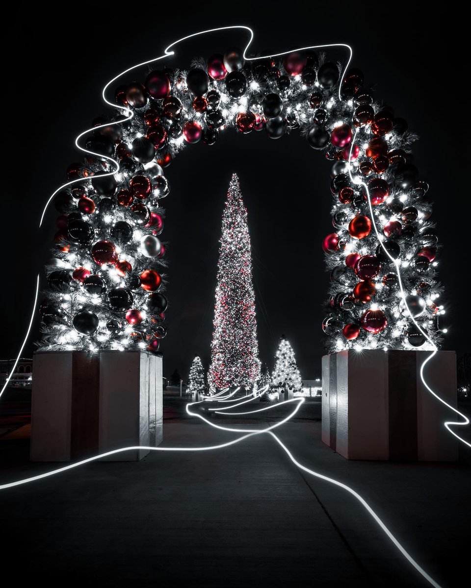 keyboardking's tweet photo. Hey @VisitOKC @koconews here is a photo of the worlds largest Christmas tree before it got blown down 🙈 —new YouTube video on how I shot it https://t.co/7JmdxNoPuL