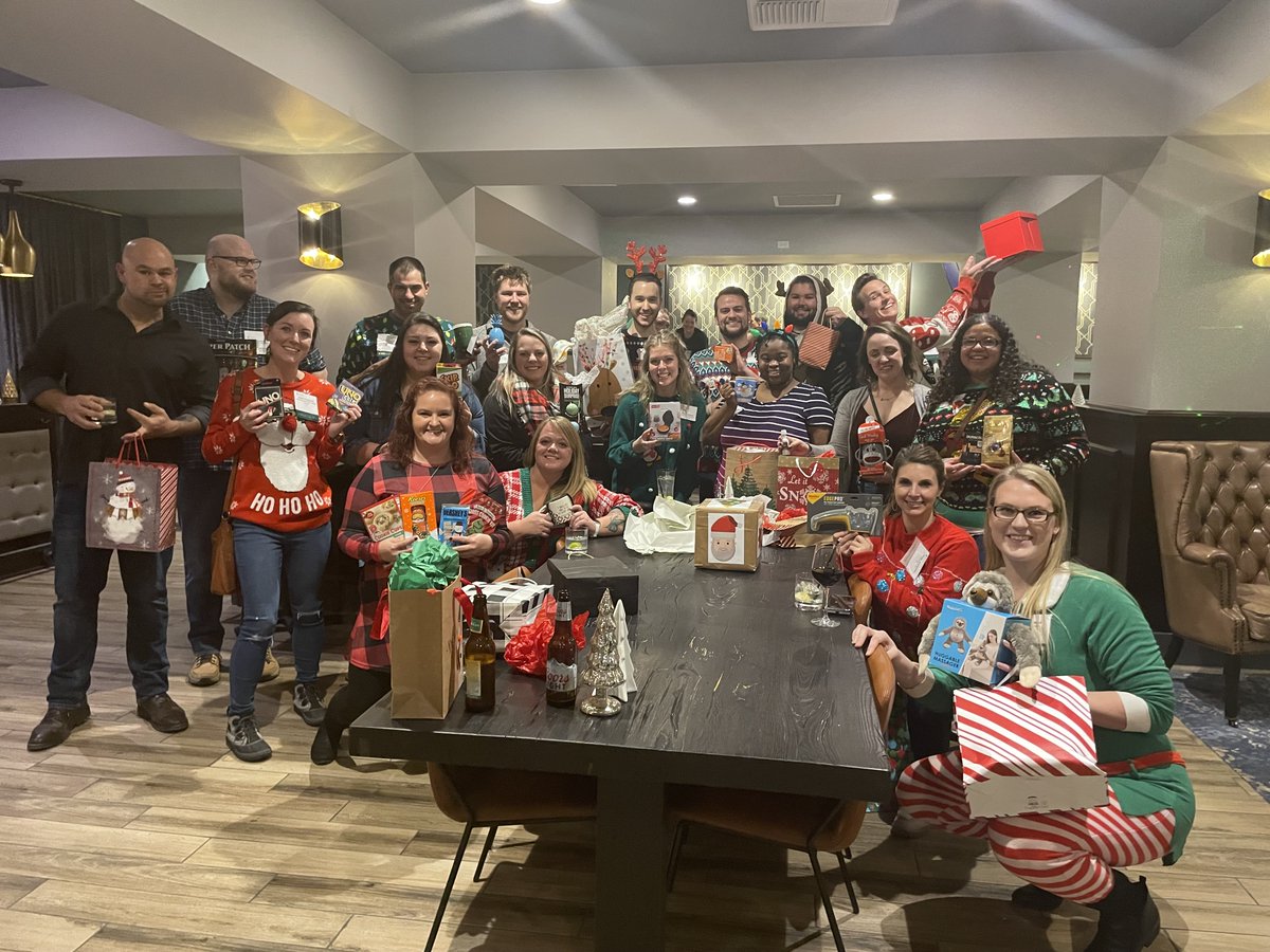 mycellcom's tweet photo. It's the most wonderful time of the year! Our employees have enjoyed:
βΈοΈ Skating at @titletown
π Jingle & Mingle with @greenbaycurrent
π
Santa at the Shawano Holiday Stroll
βπ and a little fun with #teamcellcom
What are your favorite local holiday activities? https://t.co/gKe6YSuzC1