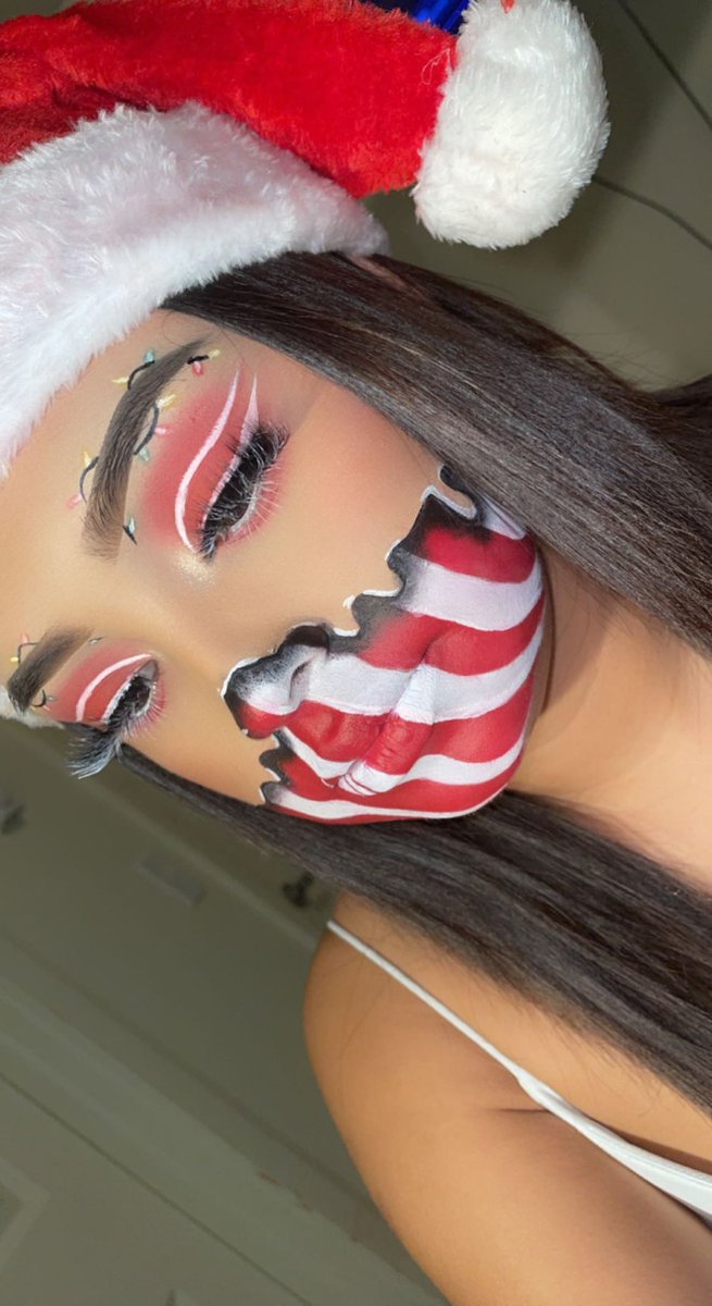 Christmas spirit is getting to me’🎄 
-
-
-
#Christmas #mua #MerryChristmas #holiday #makeupartist #beauty