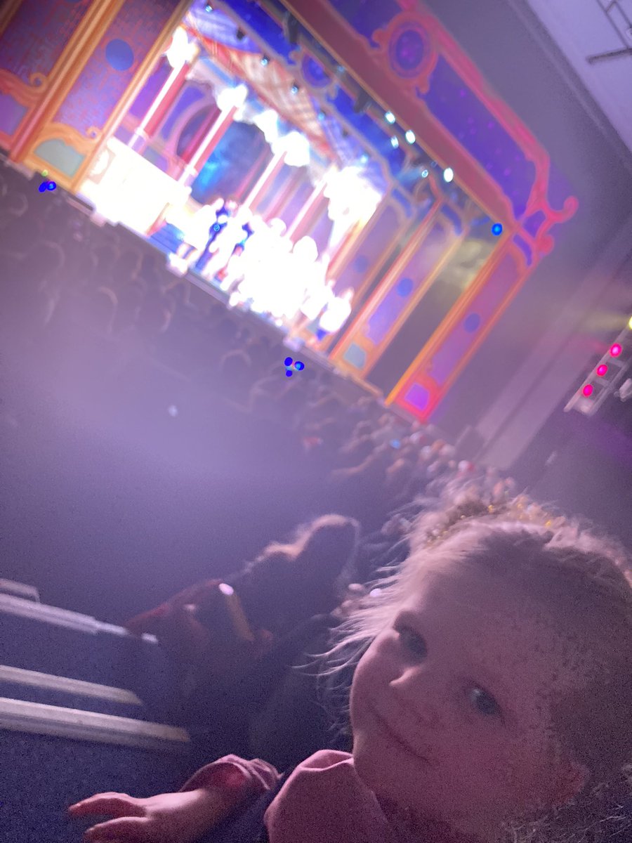LKPiper's tweet photo. Christmas has officially begun
#VCAladdin getting the Christmas spirit flowing!
REVIEW:Polly, age 4 βthat was the best fun everβ
She danced in the aisles and booβd and cheered in βalmostβ all the right places π€£
Fantastic show by all but @johnevanscomic always our families hero https://t.co/yjDw6FflCM
