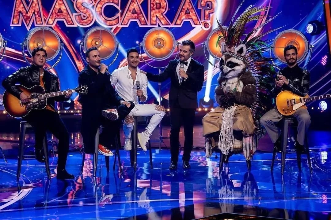 Online_RiveraP's tweet photo. .Reposted from @quieneslamascara No cabemos de felicidad con tanta guapura y el talento de Apache baby, @_carlosrivera y @reikmx 🤩🎊
¿#QuiénEsLaMáscara? #FinalLaMáscara
#ApacheEs  

#carlosrivera https://t.co/KV2Lfipji1