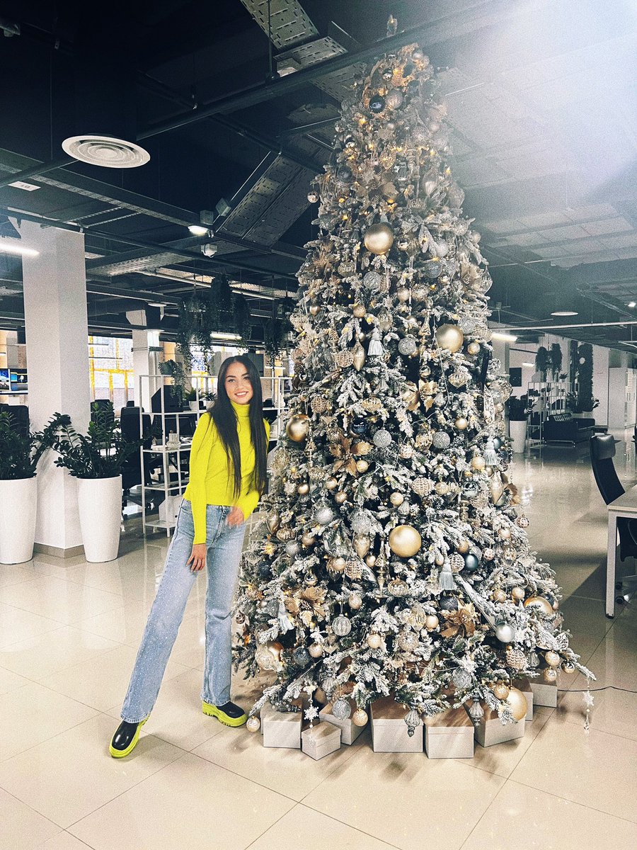 Marikamua's tweet photo. Наш временный офис в РБК ❤️ заезжаю сюда редко, но как же тут круто https://t.co/23yHDHT3gA