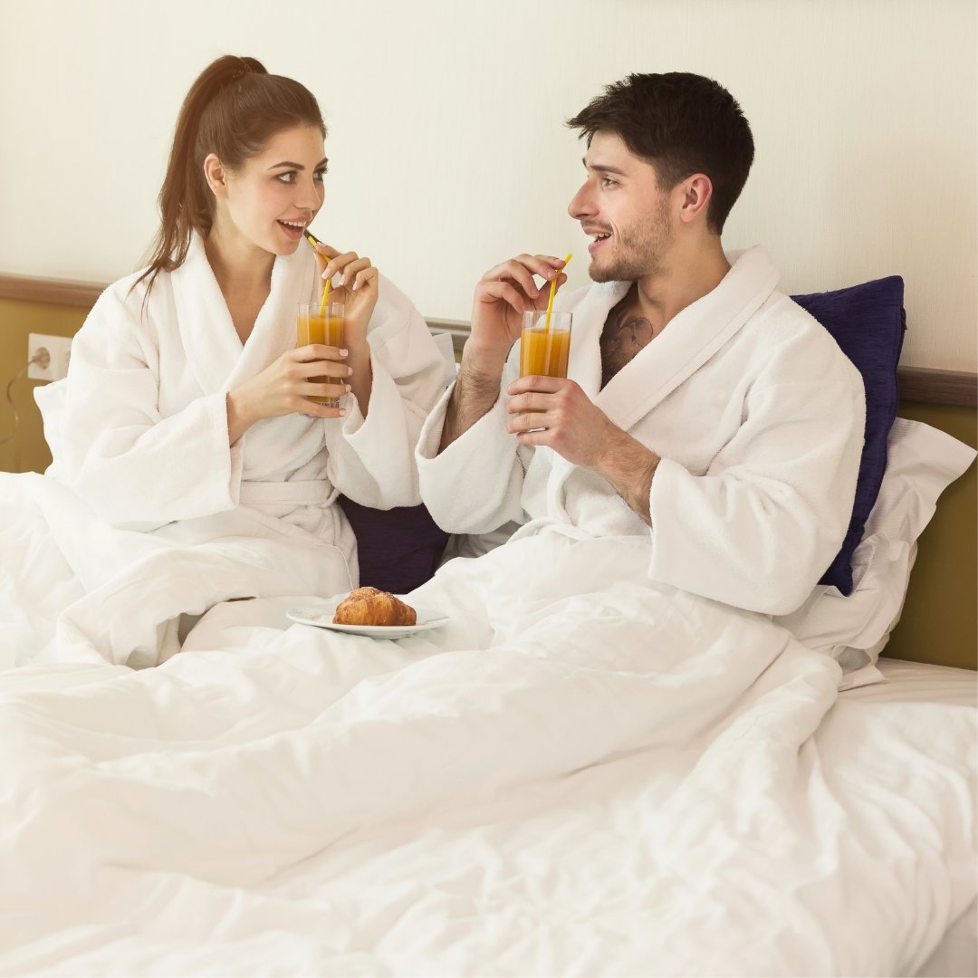 Getaway for the Day 🤩 Rejuvenate between your holiday plans in our spacious suites with access to our indoor pool, fitness center and of course room service so all you have to do is relax!