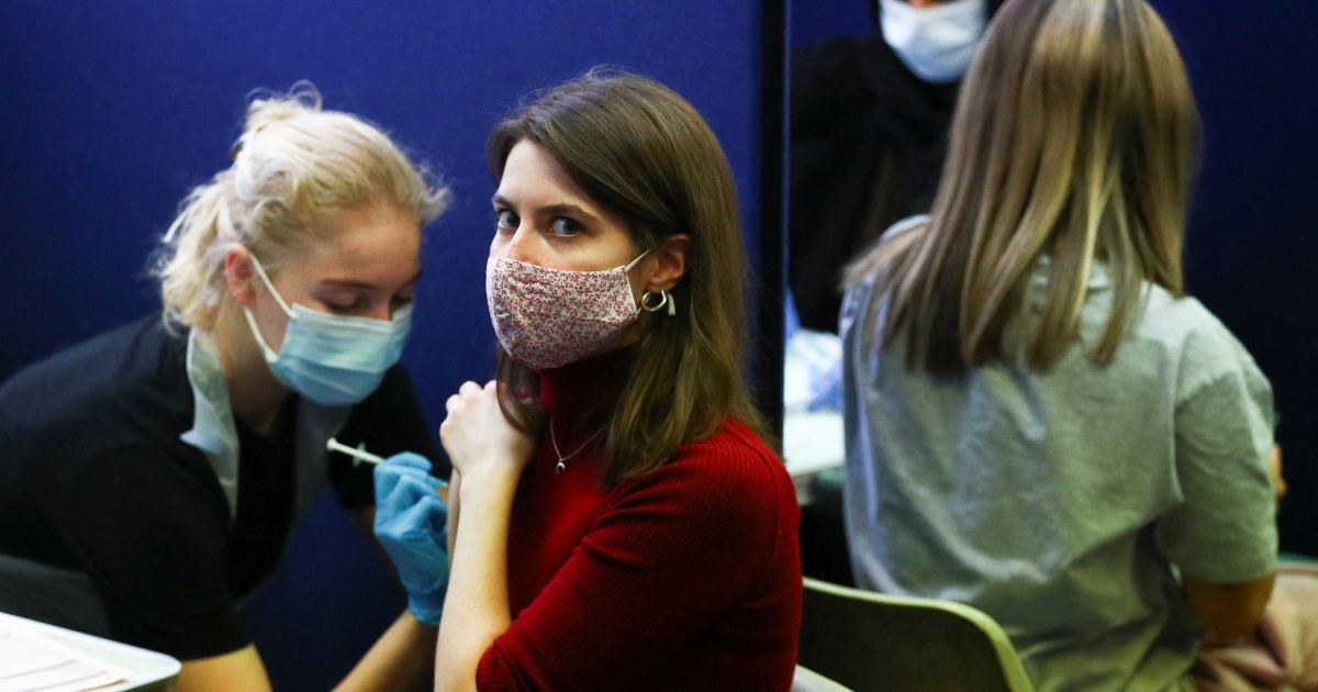 UK says people with Omicron variant of COVID are between 50% and 70% less likely to need hospitalisation aje.io/ad6jm7