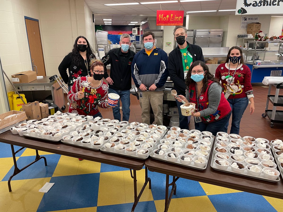 MsCiccarelli's tweet photo. Thank you Mr. Barr and @GroceryOutlet for your generous donations to our Brownie Sundae Social for exemplary students! And thanks to Mr. Solvino and all of his helpers! #oneteam #muhlpride https://t.co/a9QKRydEGh