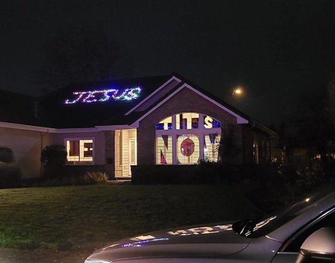 Baldwinsdad's tweet photo. @FTSIncome #FTSAdvent 23-12-21 - Turkey scrotum is the correct term! I can't take credit for this drawing it's not mine. (my child done it)
Second picture is my neighbours lights and something not quite right about them.π§
#wronganswersonlytillchristmas
#allwithpictures https://t.co/gGHoD5f240