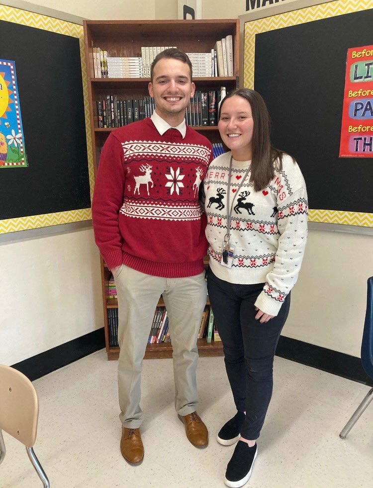 RegateiroBHS's tweet photo. Spreading some holiday cheer with my friend Ms. Olive! Happy Holidays to all! @ms__olive #WeAreBethpage #ClassOf16 https://t.co/xesUgPSGem