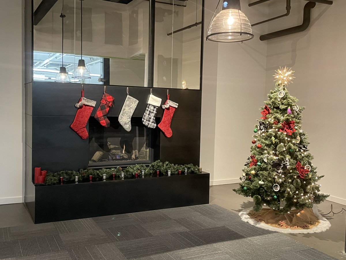 We’re so happy we were able to celebrate the holiday season with our employees this year! Thank you for all your hard work and dedication.  We wish you a Merry Christmas! 
#vaneerdenfamily #teamve #vaneerden