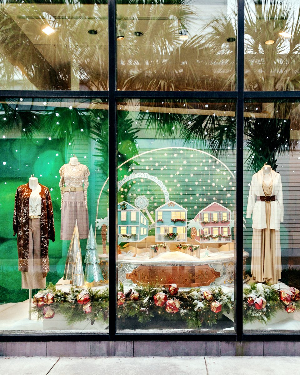 Anthropologie's tweet photo. Running behind on your gift list? Hop in your sleigh! These in-store, ready-to-wrap faves are here to save the day. Visit your local Anthro to get jolly-good gifts underneath the tree in time! 🎄🎁
https://t.co/cK2fh3kKbc #AnthroWindows https://t.co/0O9nljdWX3