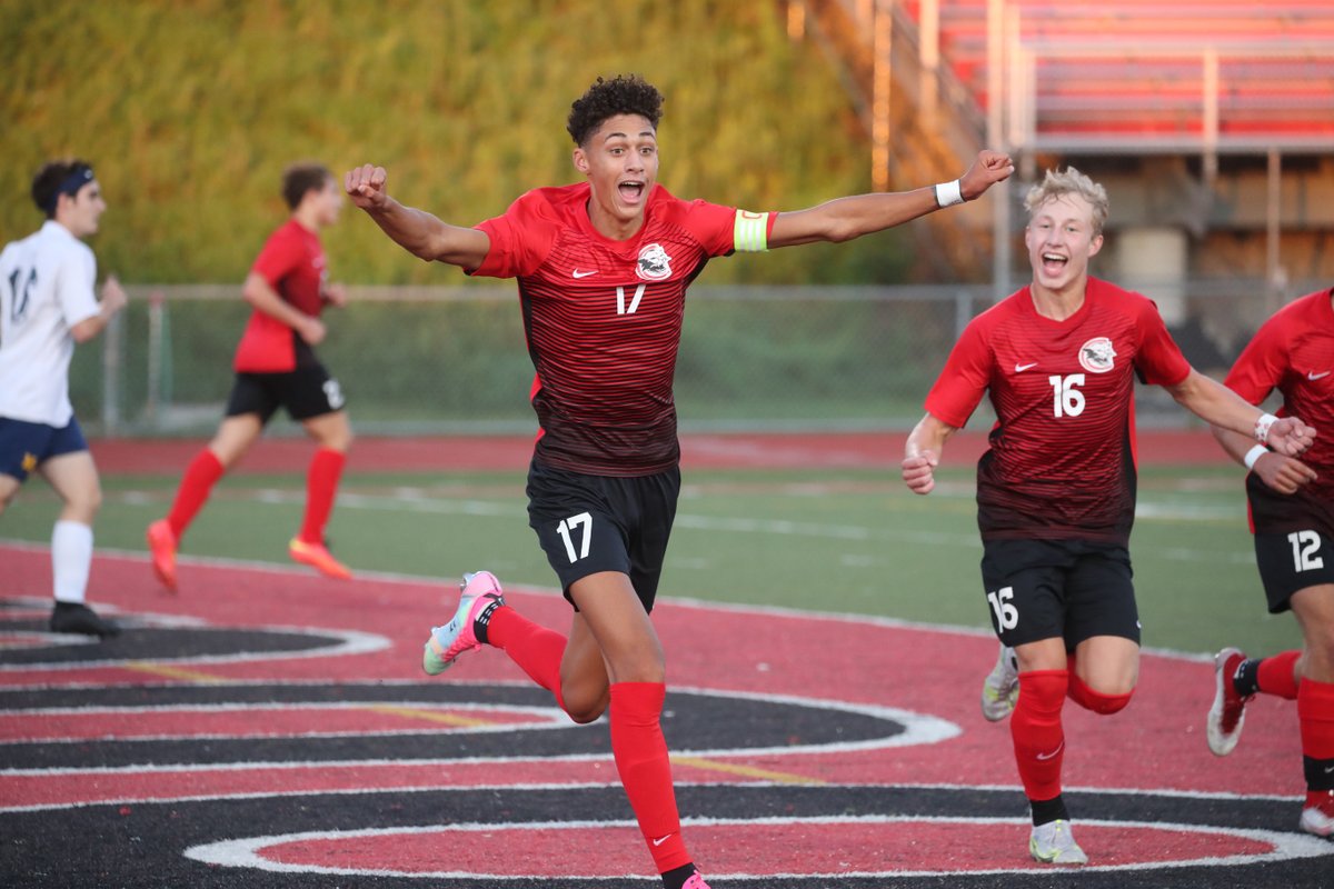 MVI_sports's tweet photo. Congratulations to our MVI-BeeGraphix Fab 15 Boys Player of the Year!! 

EBEN MCINTYRE - @CharleroiSoccer https://t.co/1HMqqhxFtk