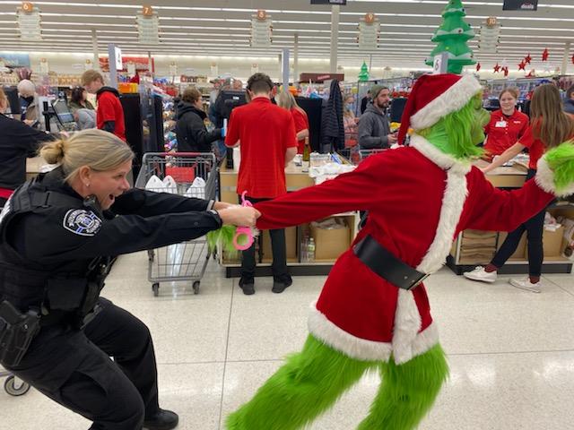 Grinch is harassing customers again at HyVee and making a run for it <a href="/papillionpolice/">Papillion Police</a> <a href="/PapioHyvee/">Papillion Hy-Vee</a>