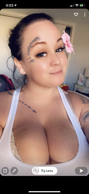 Hope everyone is having a great night https://t.co/5iMEOtzxzc