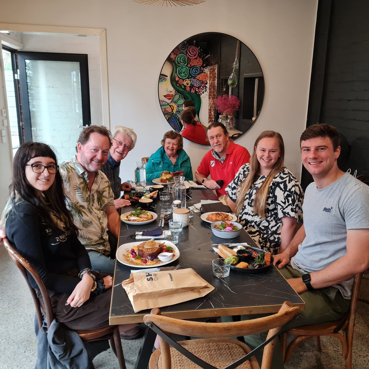 BD_Stew's tweet photo. Damn, it's good to be home! #familyreunion #flyinghomeforchristmas #icomefromalanddownunder 🥳🦘 https://t.co/9KDmw0GF99