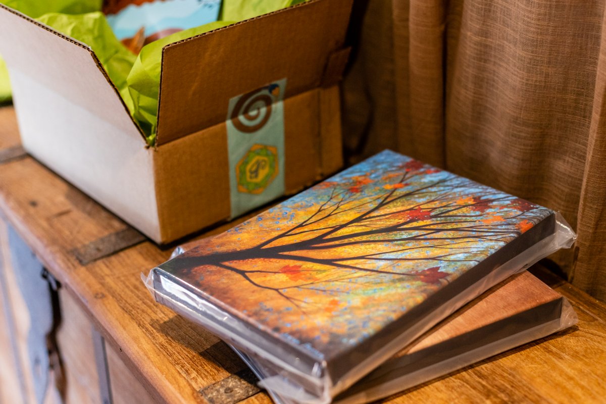 JenniferArt's tweet photo. Doing what I love for an incredible community of art supporters makes every day feel like a gift. 🎁 Sending warm wishes to your family for a cozy and very merry holiday weekend. https://t.co/iC6qFOX1XE